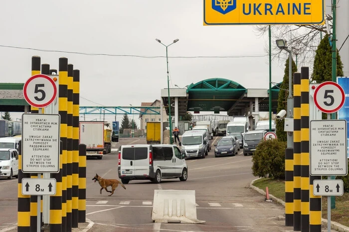 Пасажиропотік через пункти пропуску Львівщини зріс на 40%: де найбільші черги