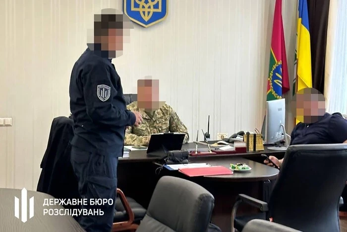Украв кондиціонери, підлеглих гнав будувати хату: нові деталі справи військового проректора