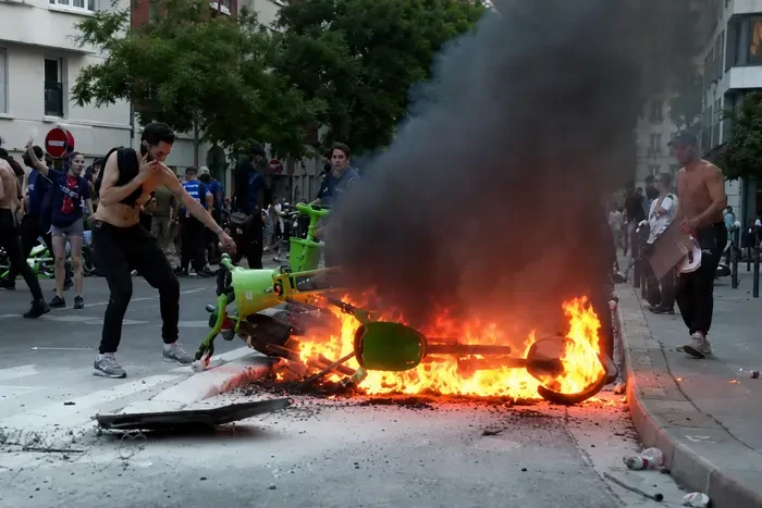 Фанати ПСЖ влаштували погроми в Парижі після перемоги в Лізі чемпіонів