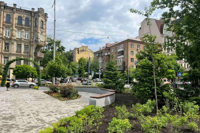 У Києві комунальники облаштували дев'ять нових мініскверів: перелік локацій