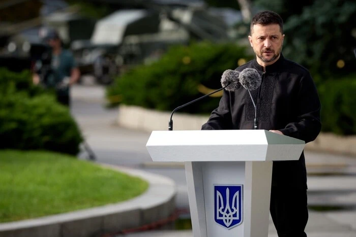 Зеленський ввів санкції проти людей, які допомагають росіянам у війні. У списку – родич Путіна