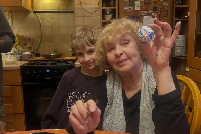 Ада Роговцева показала ексклюзивні фото з правнуком та рідними до Великодня 