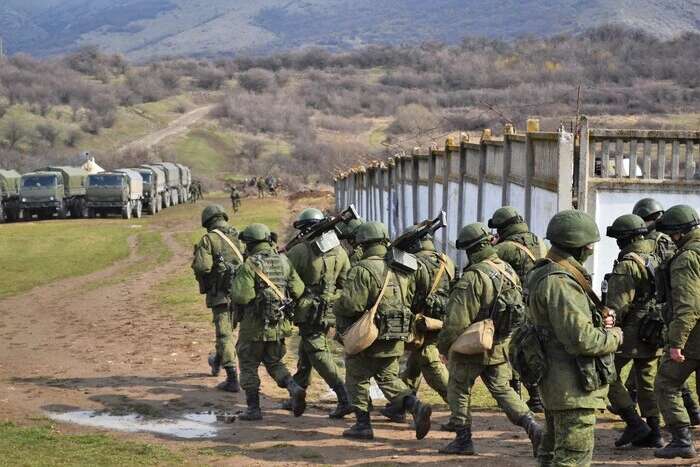 Українські партизани показали фото фортифікацій, які будують окупанти біля Євпаторії