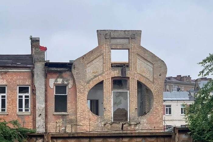Влада видала припис щодо зупинки робіт у будівлі трамвайно-тролейбусного управління на Лук'янівці
