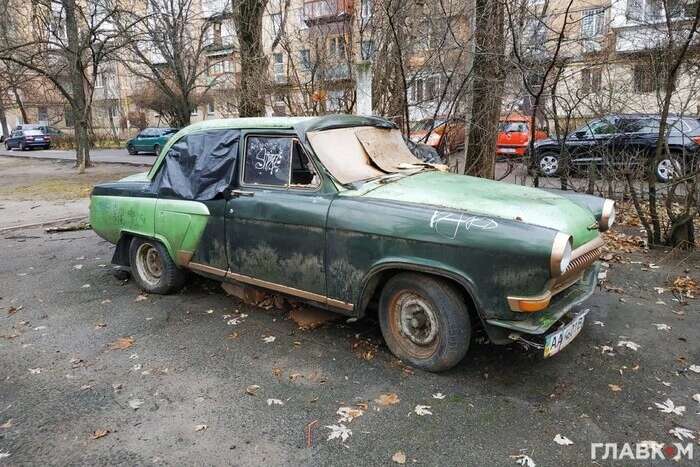 Київ буде звільнено від покинутих авто, які роками стоять на вулицях: деталі від влади