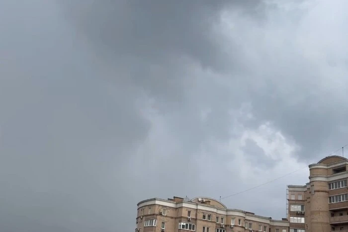 Несподіваний грім злякав жителів столиці: синоптикиня заспокоїла киян