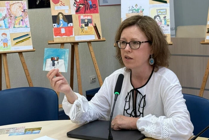 «Я – з родини журналістів»: Національна спілка журналістів України презентувала серію листівок до Дня журналіста