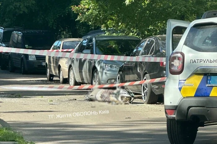 Нездетонована бойова частина ракети впала на територію дитсадка в Оболонському районі