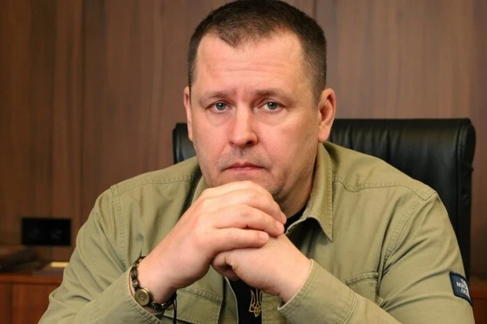 Мер Дніпра показав, як переживає масовану атаку зі своїми домашніми улюбленцями (фото)