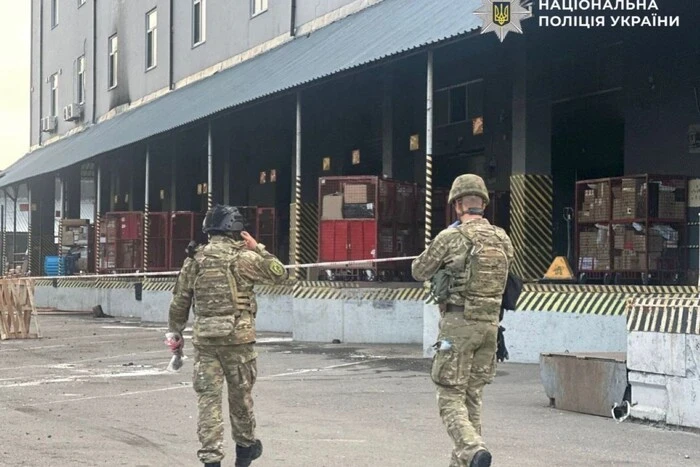 Вибух на поштовому терміналі в Оболоні: загинув чоловік, двоє поранені