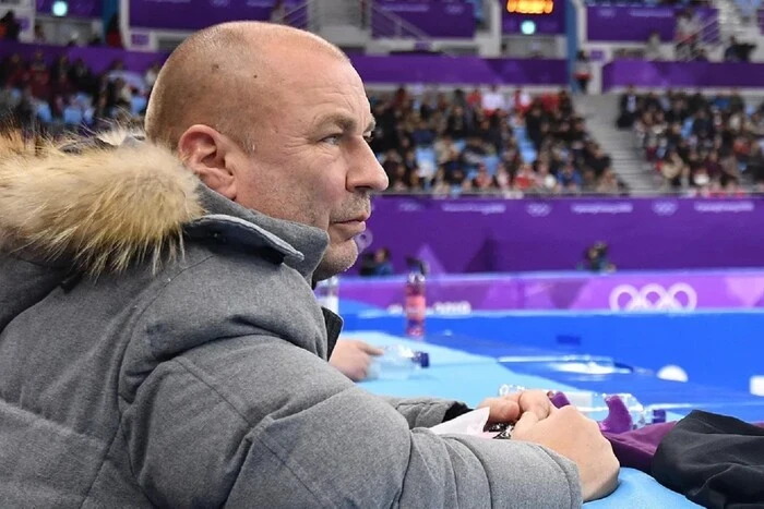 Російський тренер обізвав американців «тупими», бо у нього виникли проблеми з паспортом США