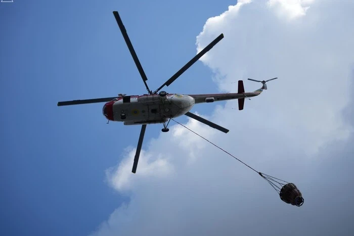 Ліквідація наслідків обстрілу у Дарницькому районі: працює авіація та роботизована техніка