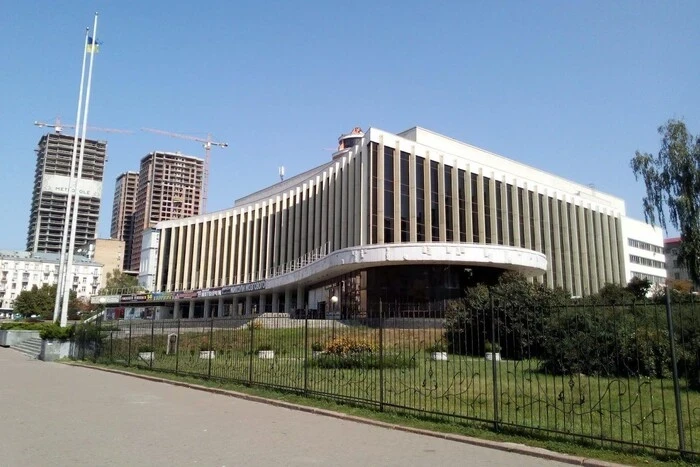 «На його тлі Кремлівський палац – стара конюшня». Національному палацу «Україна» виповнилося 55 років