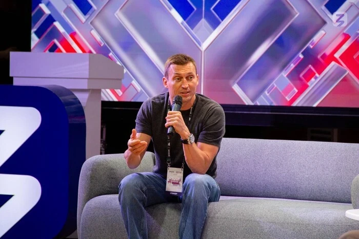 Олімпійський чемпіон Легков заявив, що «Донецьк розвивається та відновлюється»