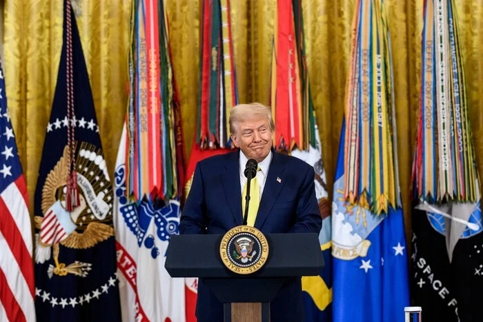 Чутки про смерть розсмішили Трампа, але мова тіла видала його справжній стан