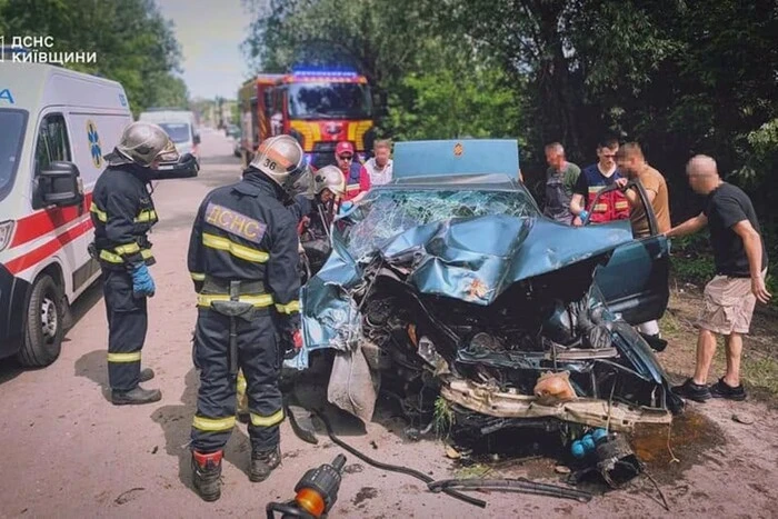 Масштабна ДТП на Гостомельському шосе: серед постраждалих є діти та вагітна (фото)