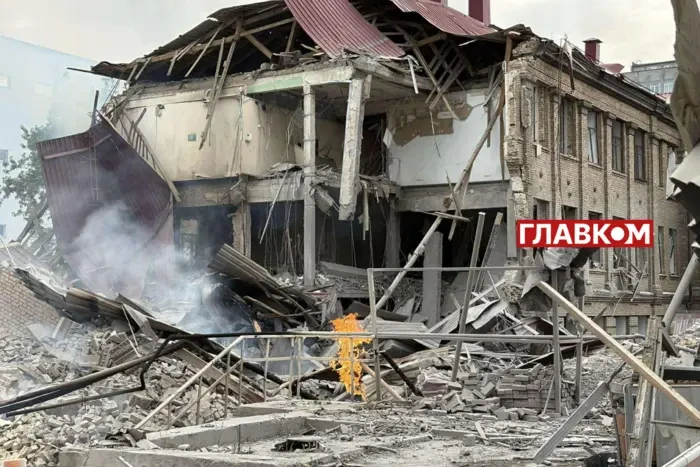 Київ: стало відомо про долю хлопця, якого батьки чекали під час розбору завалів