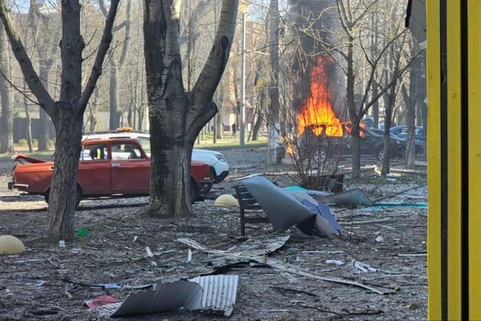Росія вже декілька годин атакує Херсон: є поранені та загиблі