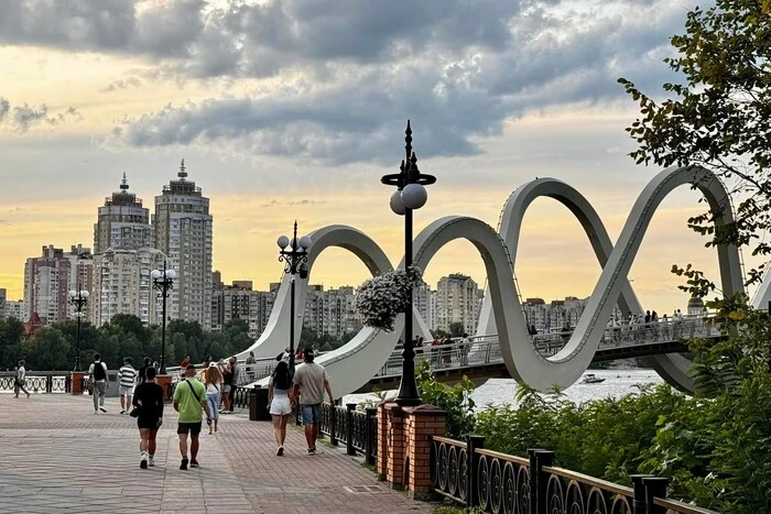 Липень у Києві виявився теплішим за кліматичну норму: дані спостережень