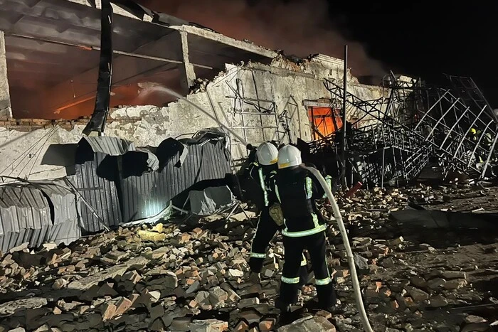 В Одесі «шахеди» зруйнували відділення «Нової пошти» (фото, відео)