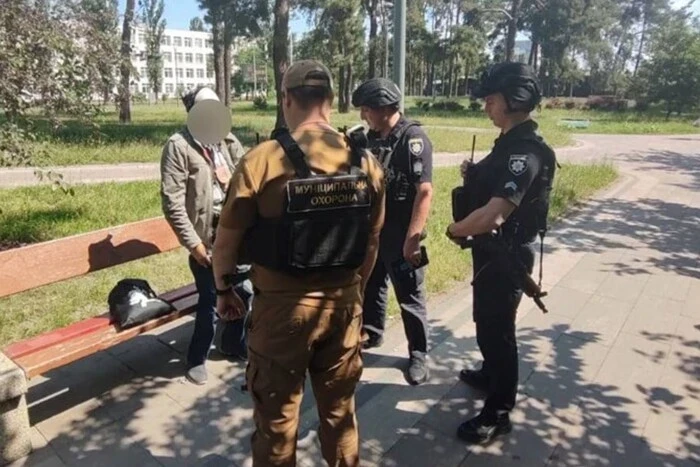 Любитель «русского міра» погрожував ножем відвідувачам одного зі столичних парків