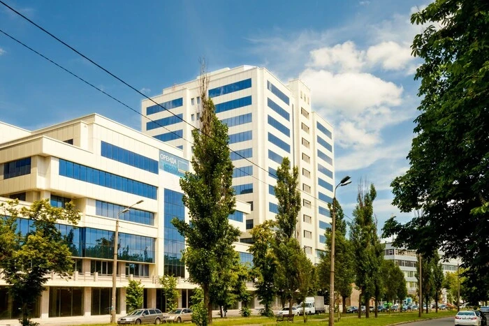 Рух бульваром Вацлава Гавела обмежено до кінця літа