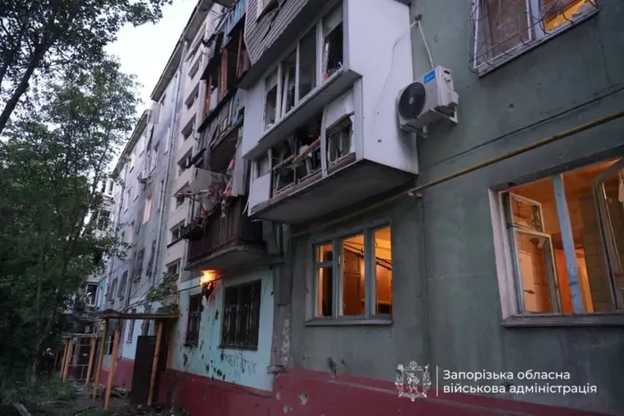 Удар по Запоріжжю: є поранені, пошкоджено багатоповерхівки (фото)