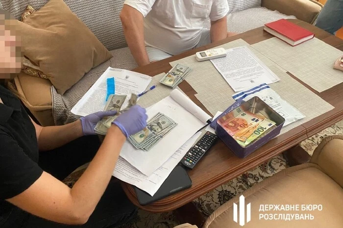 На Житомирщині завідувачка лікарні оформила фіктивну інвалідність сотні ухилянтам