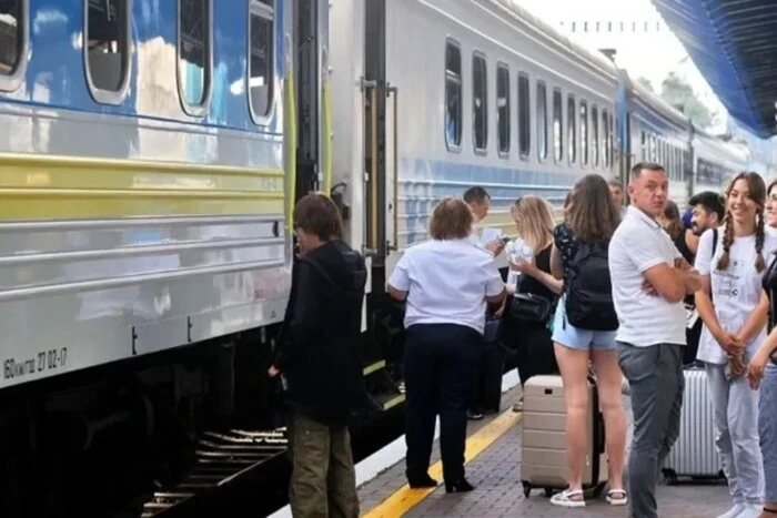 Скандал навколо квитків «Укрзалізниці»: до протесту приєдналася нардепка