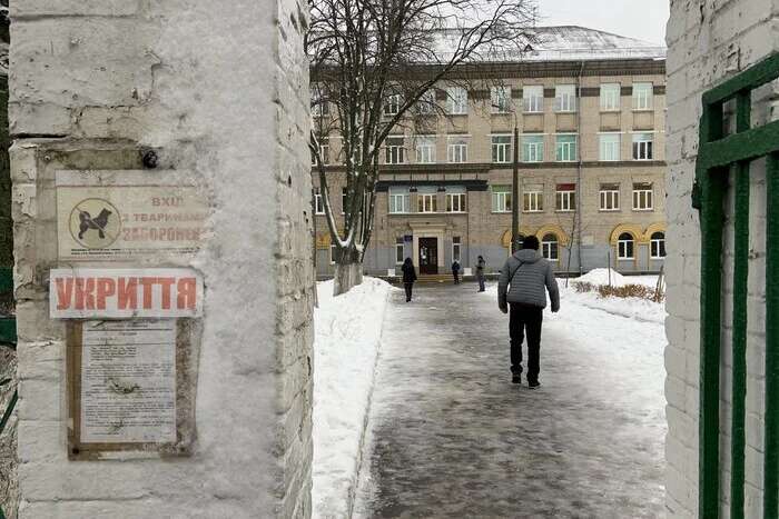 Стало відомо, скільки коштуватиме зведення укриттів у столичних закладах освіти у 2025 році