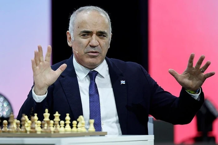 Український стяг над Севастополем. Російський опозиціонер анонсував кінець війни
