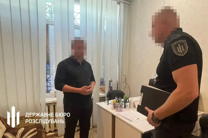Незаконно списав з військового обліку брата. Працівник ТЦК з Дніпра отримав підозру