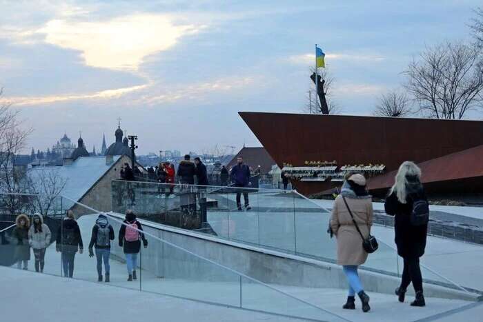 Садовий закликав запровадити конкурси на встановлення меморіалів пам’яті героїв