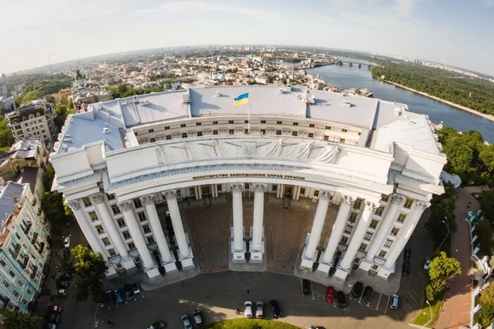 Уперше з часів Другої світової війни: через нічний обстріл Києва пошкоджено історичну будівлю МЗС