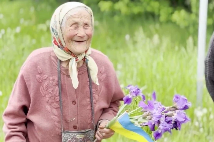 Обмін полоненими: як 86-річна «розвідниця» організовує зустріч військових (відео)