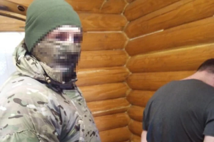 На Хмельниччині СБУ викрила диверсантів, які підірвали залізничну колію під час руху потяга