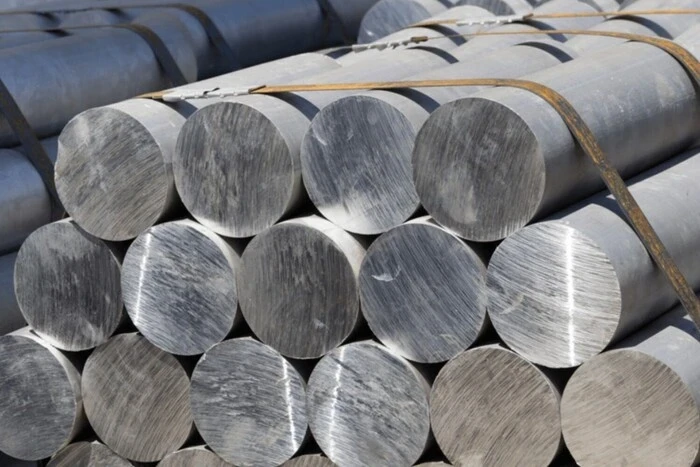 Алюмінієва криза: Bloomberg попереджає про загрозу світовій електрифікації та рекордні ціни