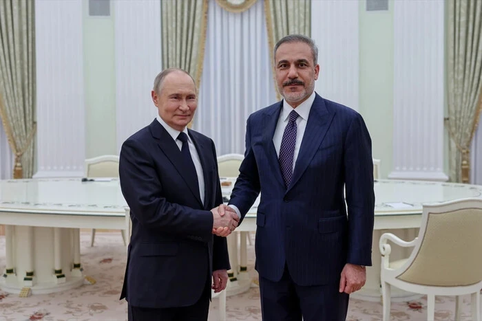 У Росії міністр закордонних справ провів зустріч з Путіним: про що говорили