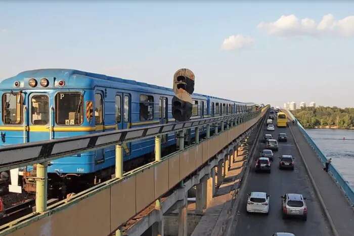 Рух мостом Метро у напрямку правого берега буде обмежений три дні