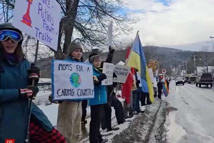 Родина віцепрезидента США Венса переїхала в «невідоме місце» через протести сотень українців