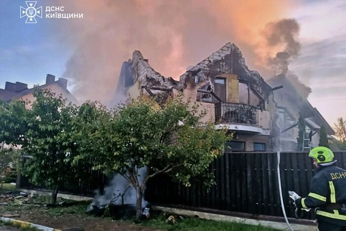 Масована атака на Київщину: є постраждалі, пошкоджені будинки, склади та підприємства