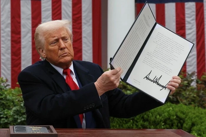Білий дім пояснив, чому Росії немає у списку мит Трампа