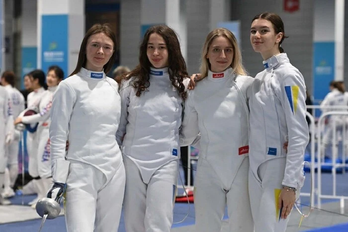 Українські шпажистки-юніорки здобули золото чемпіонату світу