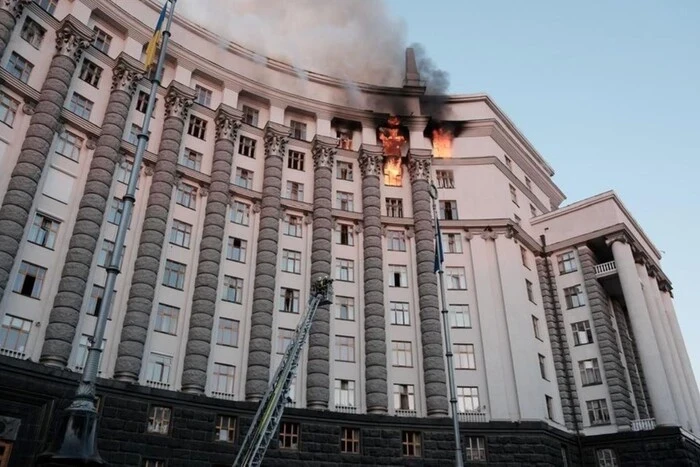 Обстріл будівлі Кабміну: погоджено першочергові роботи у Будинку уряду України