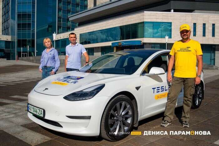 Переможець акції «Tesla за донат» отримав ключі від електрокара