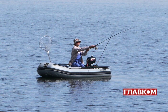 З Днем рибалки: привітання у прозі, віршах та листівках