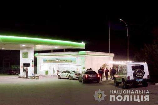 На Івано-Франківщині сталася стрілянина на АЗС, є поранені (фото)