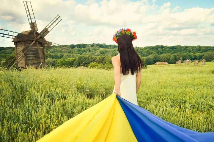 Мінкульт презентував зворушливий відеоролик до 25-річчя Конституції України