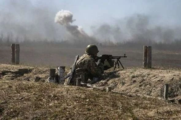 Окупанти обстріляли українських військових і запустили безпілотник біля Мар’їнки та Авдіївки