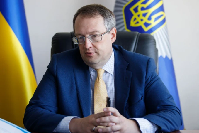 Студента, який осквернив пам’ятник Героям Небесної сотні, відрахували з університету, – Геращенко
